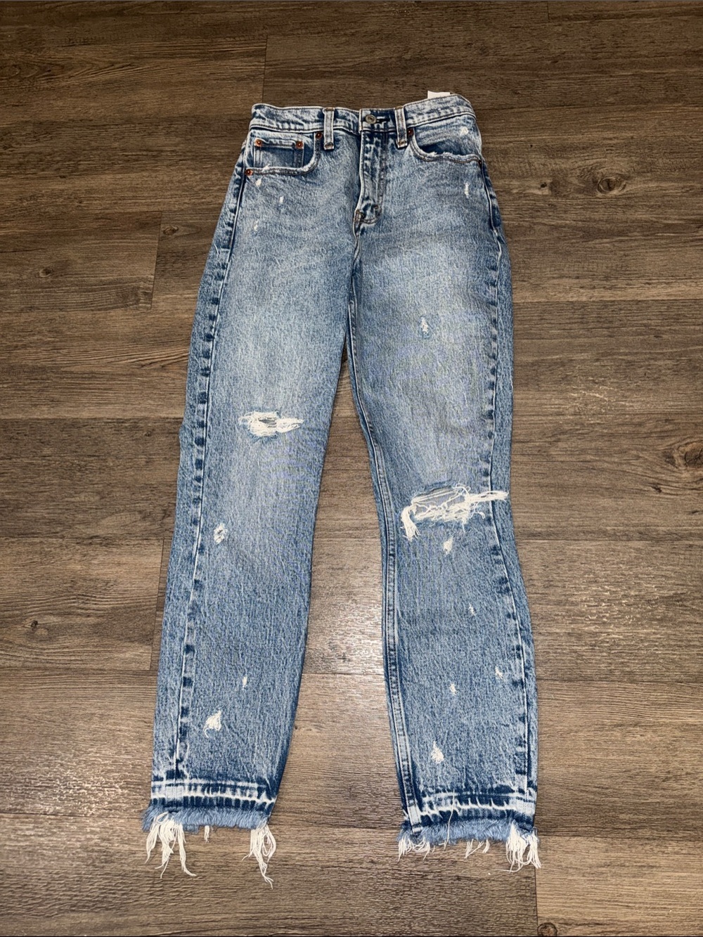 Abercrombie and Fitch The mom high rise jeans